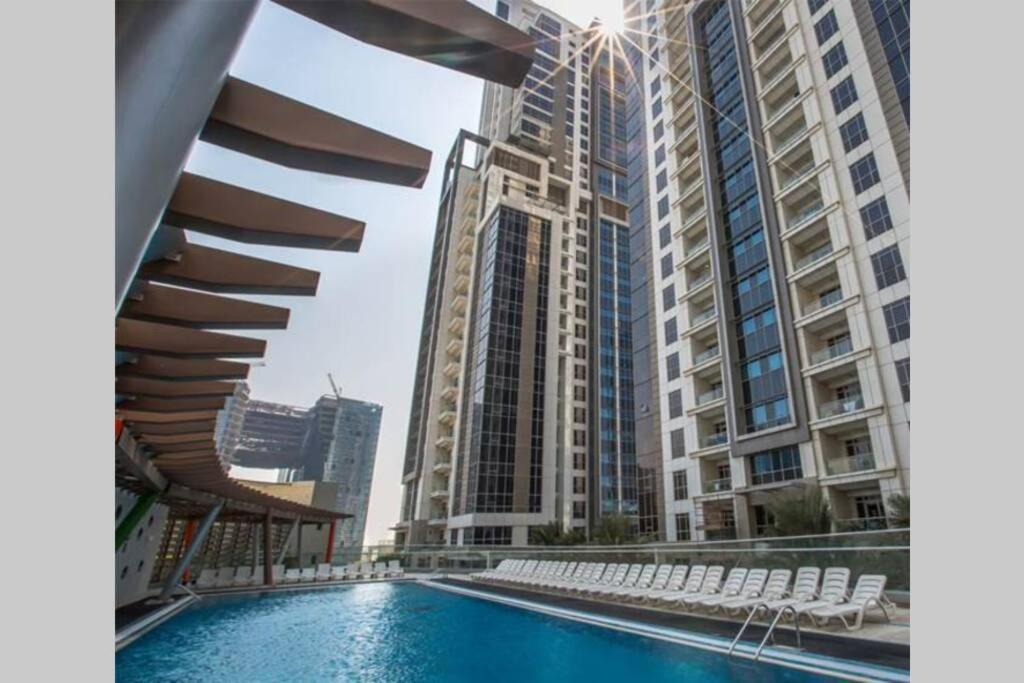Higuests - Roomy Apt With Infinity Pool Close To Burj Khalifa Dubái Exterior foto