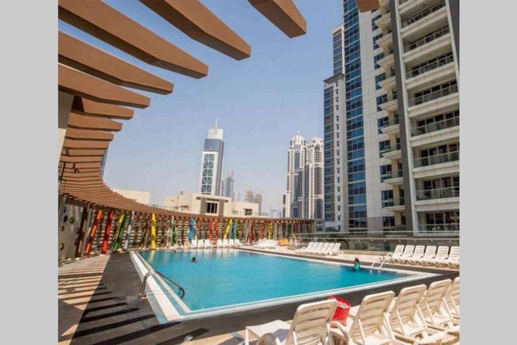 Higuests - Roomy Apt With Infinity Pool Close To Burj Khalifa Dubái Exterior foto
